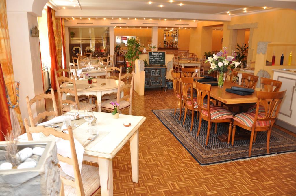 Hotel-Restaurant De La Tour エクステリア 写真