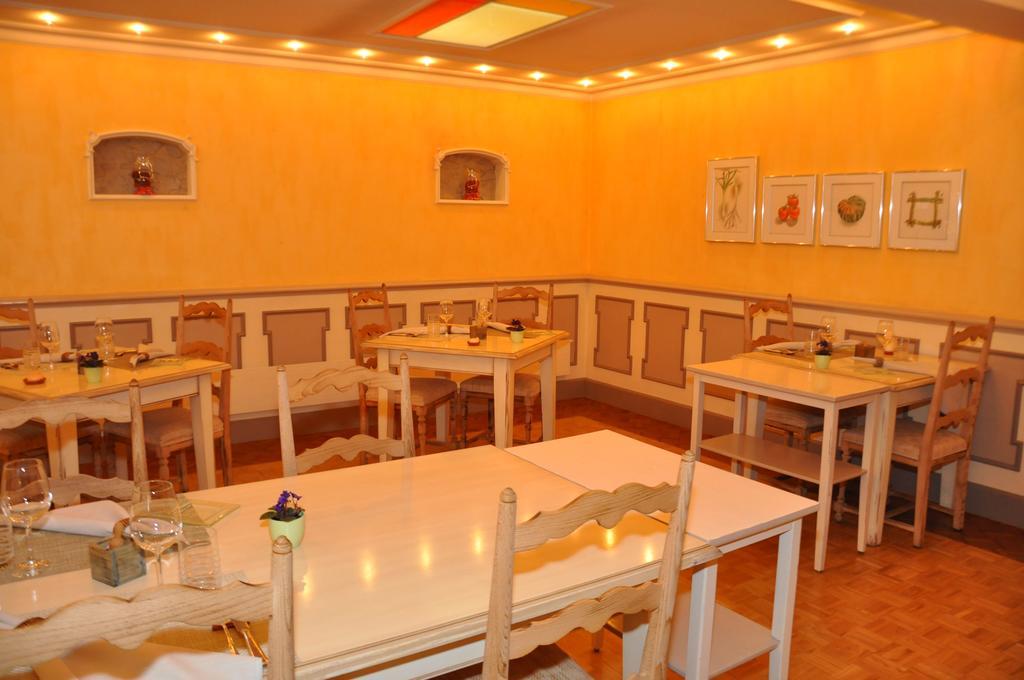Hotel-Restaurant De La Tour エクステリア 写真