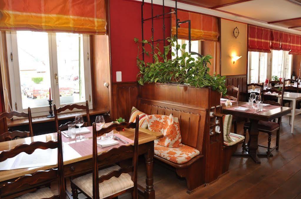Hotel-Restaurant De La Tour レストラン 写真