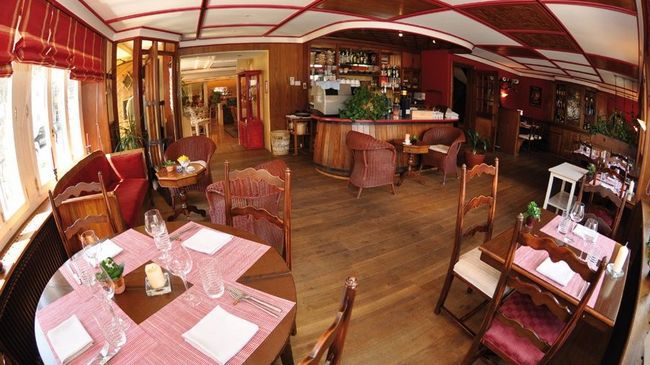 Hotel-Restaurant De La Tour レストラン 写真